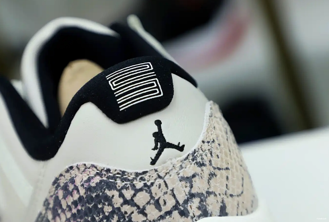 LIGHT SNAKESKIN 11 BONE LOW AIR JORDAN 0703